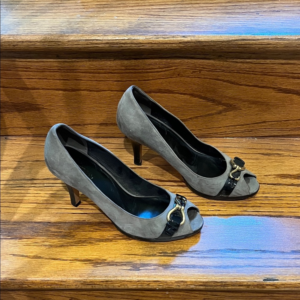 Cole Haan Nike suede Gray Peep-Toe Heels with Black Accents Sz 8